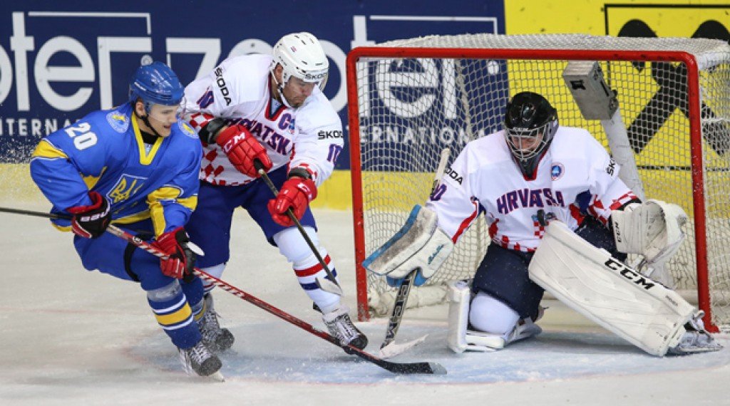 Гравці хокейного клубу «Кременчук» допомагають збірній України двічі перемогти на Чемпіонаті світу