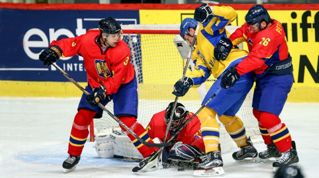 Гравці хокейного клубу «Кременчук» допомагають збірній України двічі перемогти на Чемпіонаті світу
