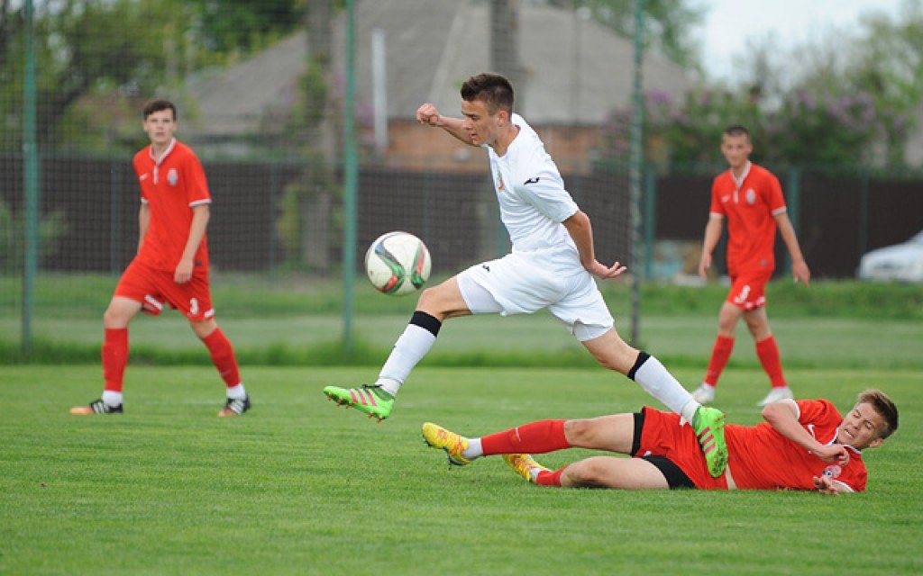 U-19: «Ворскла» розгромила «Зорю» 01.05.2016 20:09:19 | Травень 2016 | Версія для друкуШрифт-+ U-19: «Ворскла» розгромила «Зорю» Чемпіонат U-19. 26 тур. 1 травня 2016. 15:00. Полтава. Стадіон «Лтава». Голи: Чекед, 2, Мельник, 52, Зосенко, 90+1 «Ворскл