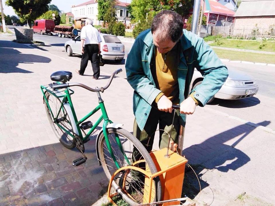 У Нових Санжарах встановили велоустановки, аналогічні варшавським (фото)