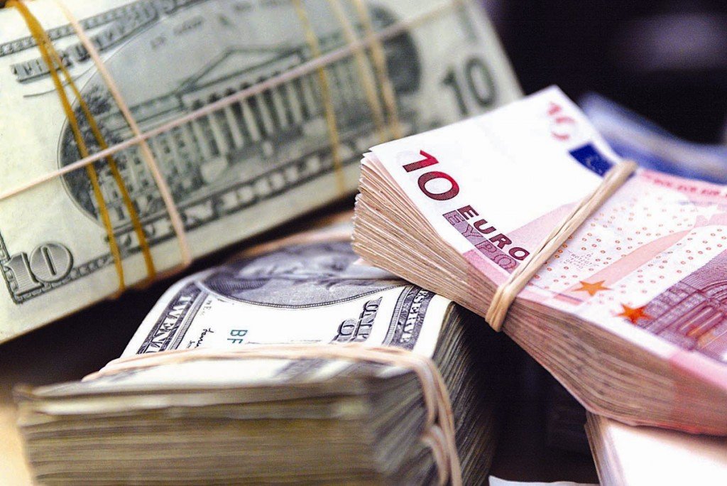 Нацбанк хоче скасувати пенсійний збір при купівлі валюти