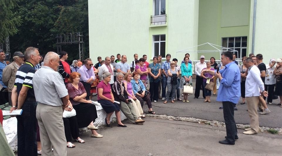 Проміжні вибори: як лідери партій та перші особи держави підтримують кандидатів 151 округу