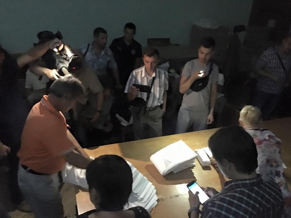 На Полтавщині виникла загроза зриву виборів: ОВК й досі не встановила підсумків голосування 