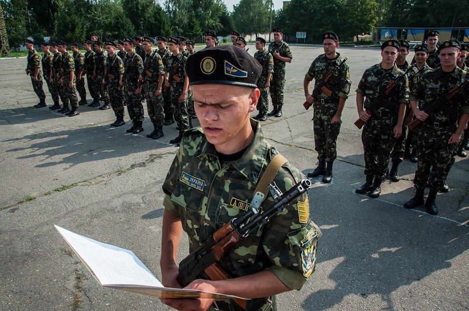 Курсанти полтавського вишу прийняли присягу на вірність України (ФОТО)