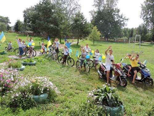 У селі на Полтавщині провели патріотичний мото-велопробігом (фотофакт)