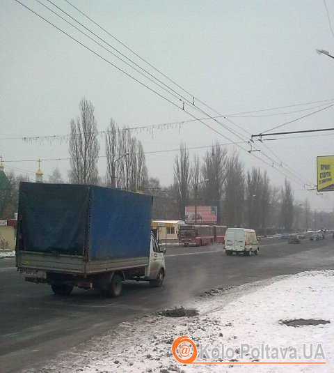 Після зустрічі із люком доведеться як мінімум ремонтувати автомобіль