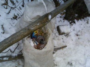 Фото: Юлії Корж. Мішки зі сміттям в Корпусному парку Полтави (у напрямку педуніверситету)