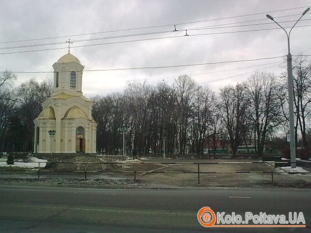 У Полтаві закрили прохід залізним парканом