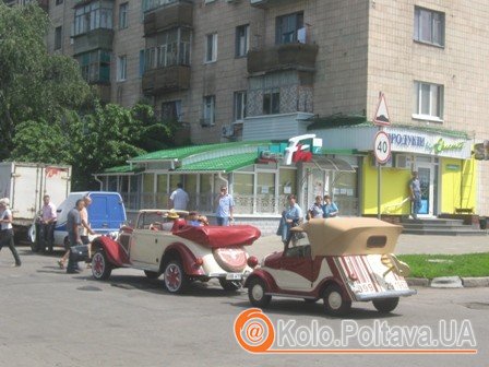 Ретро автівки на вулиці Петра Юрченка