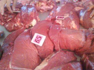 Зіпсоване м'ясо можна розпізнати на дотик та колір