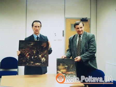 Ким Скалацький та Володимир Дрозд в Манчестері зі знайденими картинами 14 років тому