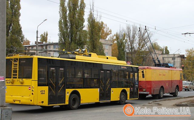 У Полтаві новим тролейбусам допомагають старі