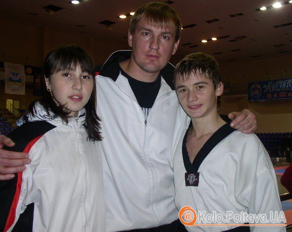 Чемпіони серед юніорів із тренером, фото надане Юрієм Шавиро