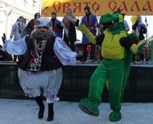 Полтавців не лише годували, а й розважали театралізованими міні-виставами.