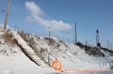 Міст, під яким знаходяться залізничні колії, що ведуть до Київського вокзалу міста.