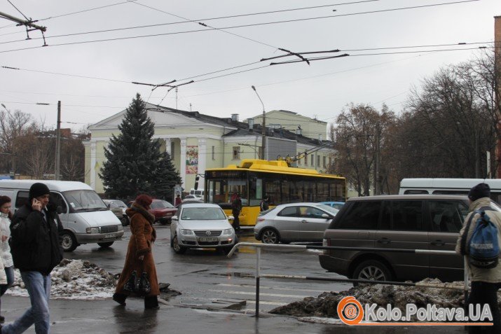 Через затор рух транспорту по Жовтневій був заблокований майже годину