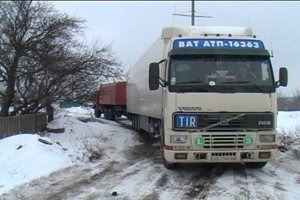 Вибратися з кювету водій не міг кілька годин