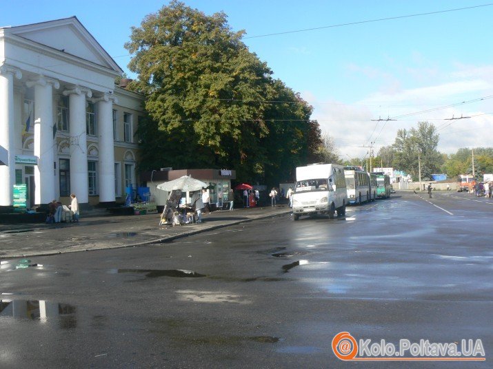 Громадський транспорт зупиняється у недозволеному місці