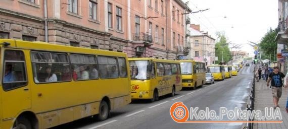 Парад маршруток - звичайна ситуація на міських вулицях (Тернопіль)