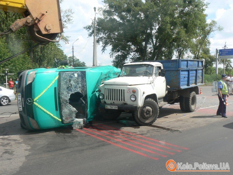 18 людей, які поспішали на весілля, постраждали в ДТП