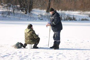 Рятувальники проводять рейди на льоду (фото ТУ МНС України в Полтавській області)