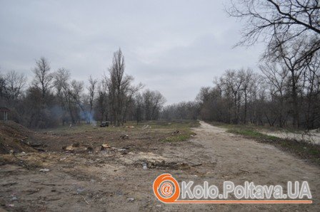 На ось цьому місці неподалік річки до кінця 2013 року мають побудувати заправку. Фото Ольги Матвієнко.