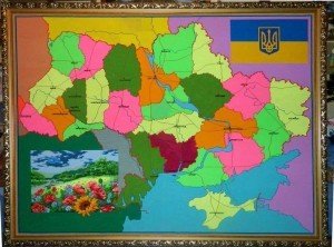 Єдиний зафіксований на сьогодні рекорд в Україні - вишита карта держави. фото vklik.org.ua