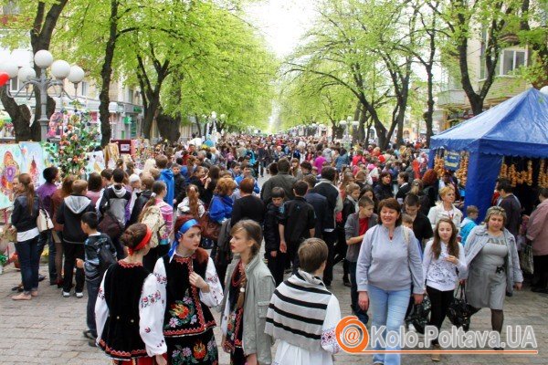 Під час ярмарку не було де яблуку впасти (фото Олега Дубини)