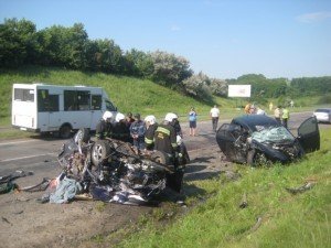 Під Полтавою зіткнулися КІА та ВАЗ -2103 (фото: УДАІ УМВС України в Полтавській області, з шт.)