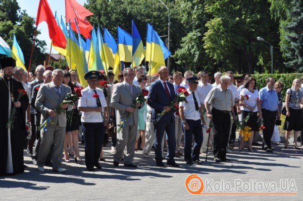 До Меморіалу Слави прийшли сотні полтавців