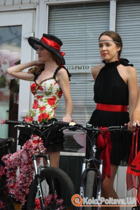 Велопарад Дівчат у Полтаві. фото Надії Кучер