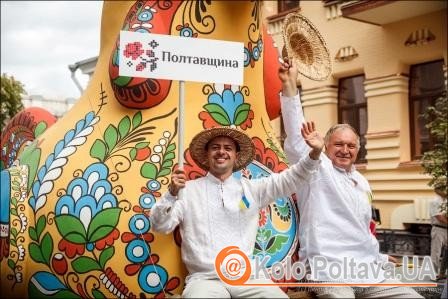 Диво-птах та полтавці на Параді вишиванок. Фото belyj-medved.livejournal.com