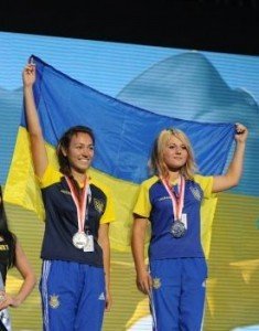 Лілія Петренко та Марина Шуліка на п'єдесталі (фото armpower.net)