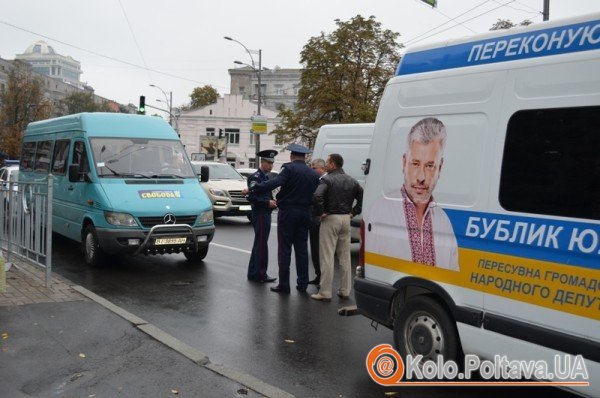 Делегацію неодноразово зупиняли правоохоронці