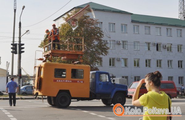 Подібні банери на свята вішають по всій Полтаві