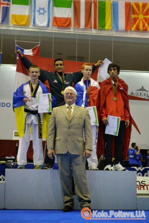 Роман Маслак (перший зліва) став срібним призером 