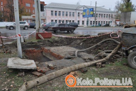 Труба, яка постачає прилеглі будинки у Полтаві, почала протікати