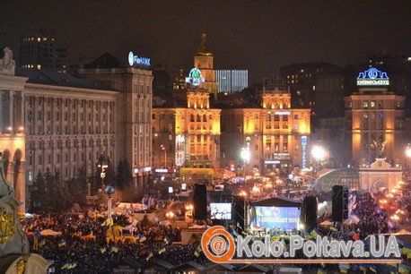 Майдан 8 грудня. Вчора в серці столиці було значно більше людей, ніж зараз. Фото Валентини Зайченко. 