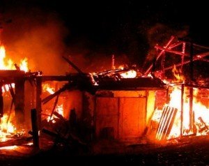 Сарай через пожежу частково пошкоджений, але індики загинули. Фото gtrk-omsk.ru