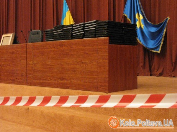 Ноутбуки та майно обласної ради обіцяють віддати. Фото Тетяни Цирульник.