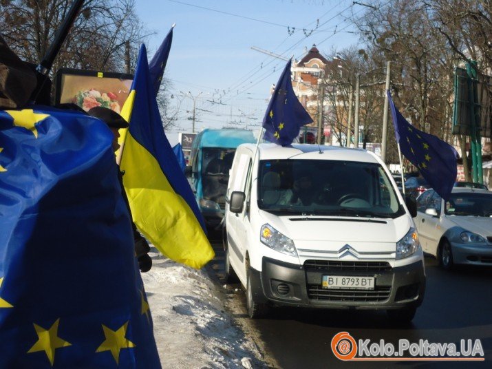 Автомайдан можна впізнати по українській та європейській символіці (Фото Надії Кучер)