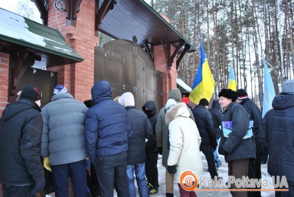 Імовірно, біля воріт дачі нардепа. Фото Вікторії Родічевої.