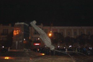 Роман Чабановський розповів про подальшу долю поваленого пам’ятника Леніну в Полтаві 