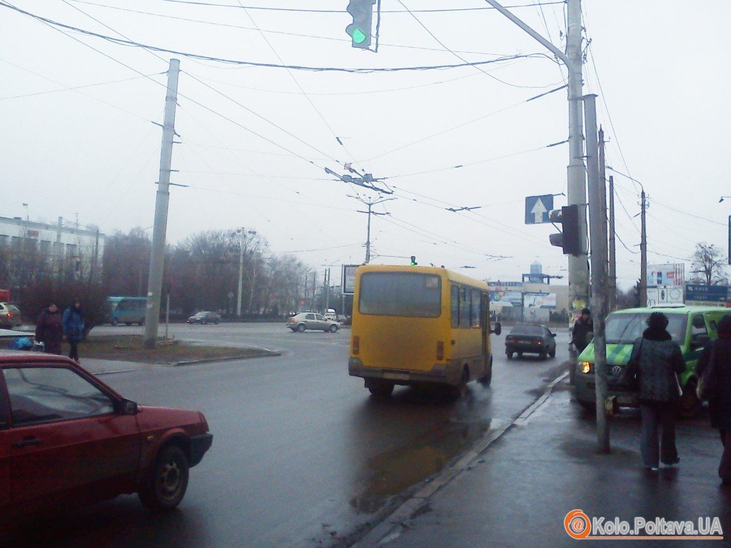 На площі Зигіна у Полтаві для пішоходів відновили світлофор