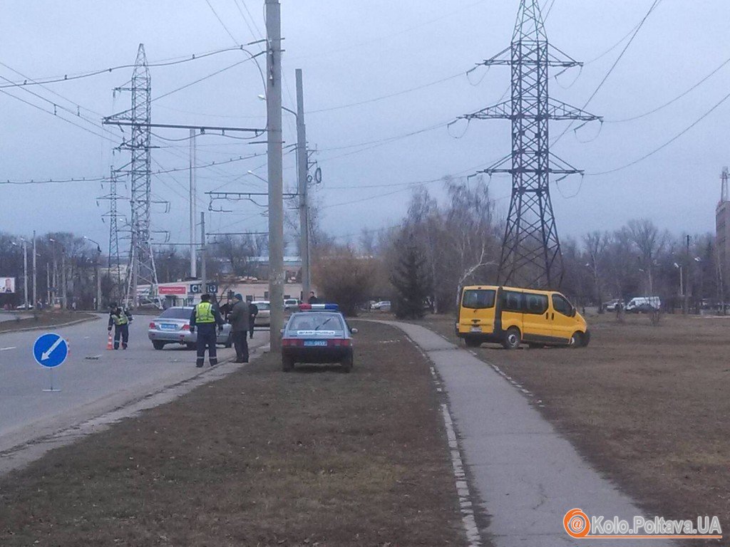 Міцубісі з синіми номерами, учасник ДТП. Фото Олександра Алієва.