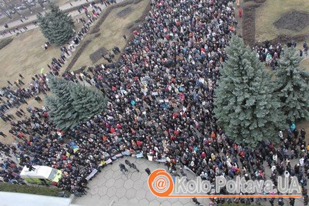 У Полтаві на Недільне віче 2 березня прийшли тисячі людей. Фото Віталія Скворцова