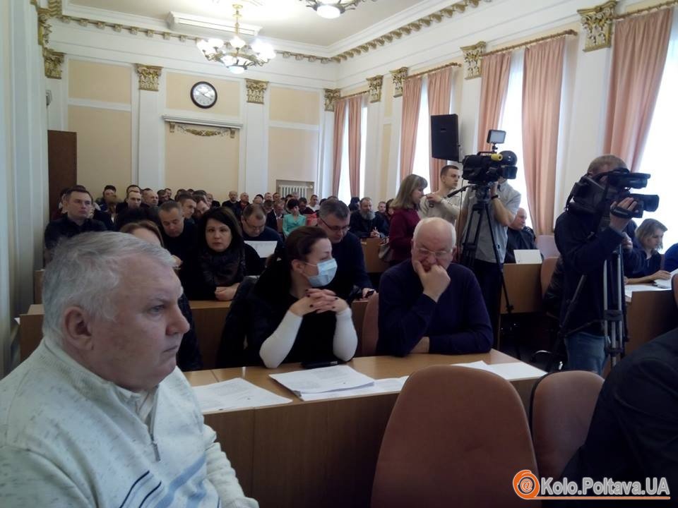 Сесія Полтавської міськради: депутати прийшли, громадськість не впустили (постійно оновлюється)
