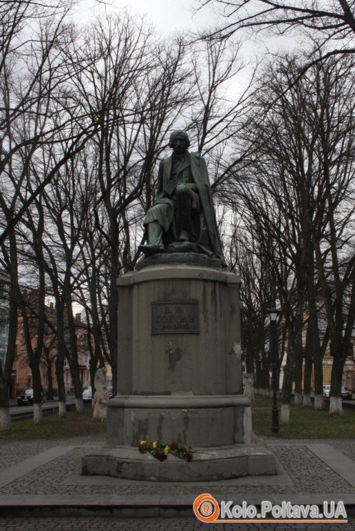 У Полтаві Гоголя так і не вшанували: фото пам’ятника і скульптур гоголівських героїв