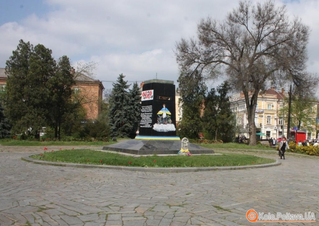Полтавцям запропонували кілька проектів реконструкції постаменту пам’ятника Леніну та запрошують до обговорення