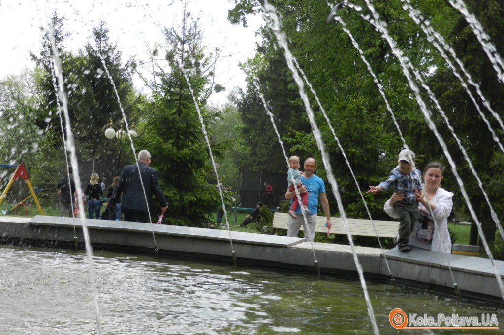 У Полтаві запустили фонтани: працюють не всі